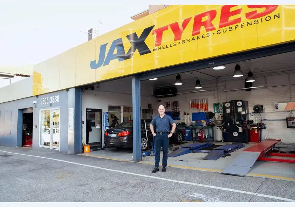Mobile mechanic JAX Tyres & Auto Kensington