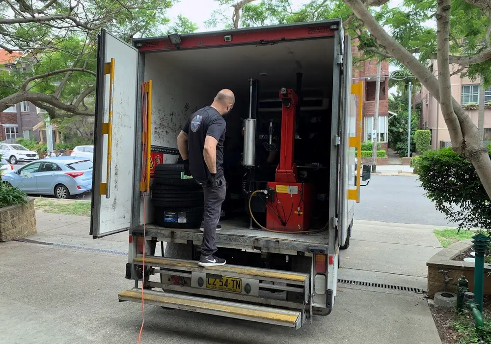 Mobile mechanic Mobile Tyre World