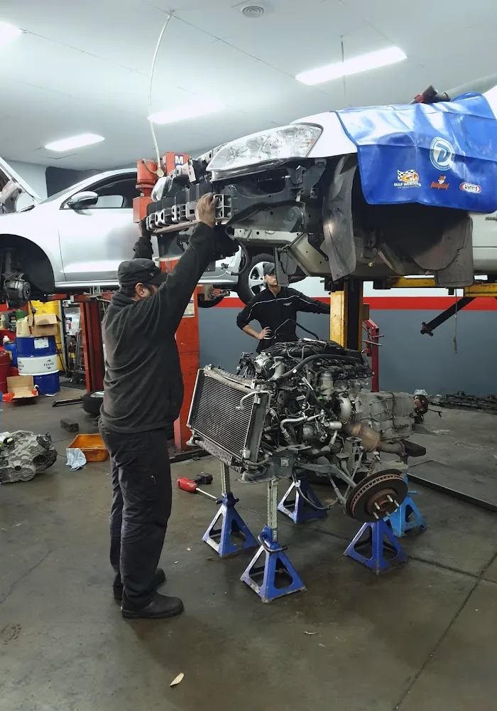 Mobile mechanic Running Gear Automotive