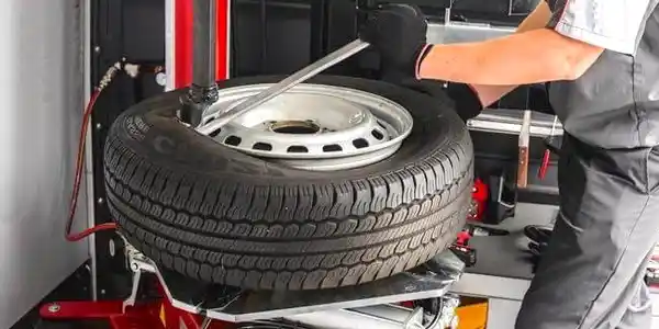 Mobile tyre replacement service